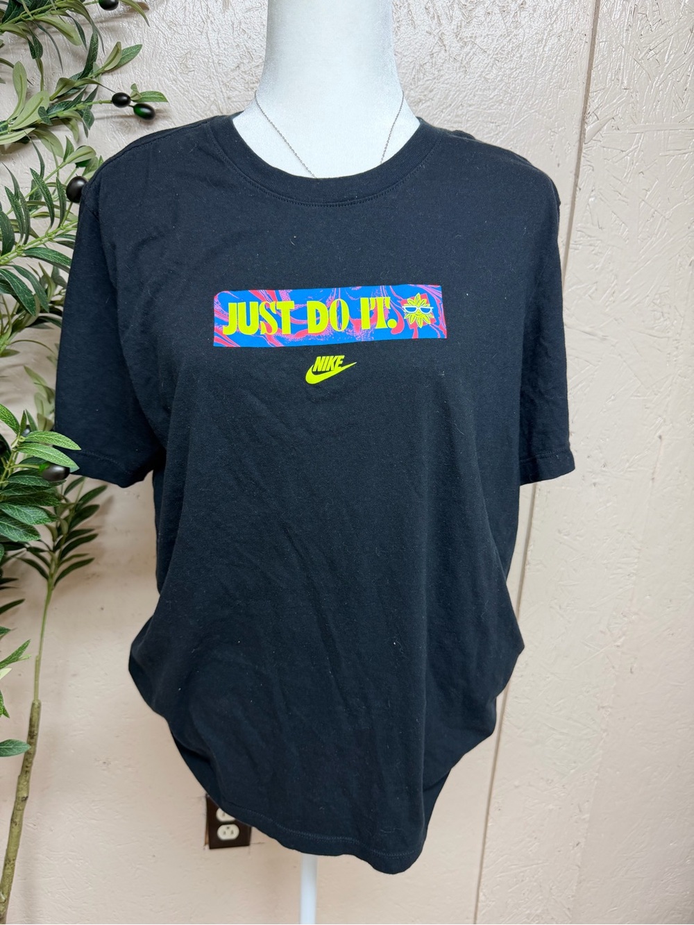 Nike Just Do It Graphic T-Shirt Black Short Sleeve Tee